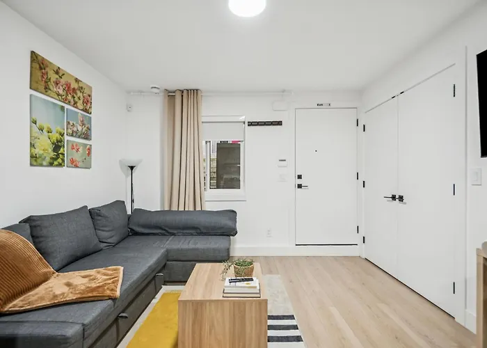 Nest- Modern 2Br Basement Retreat In South Surrey