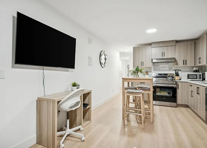 Nest- Modern 2Br Basement Retreat In South Surrey