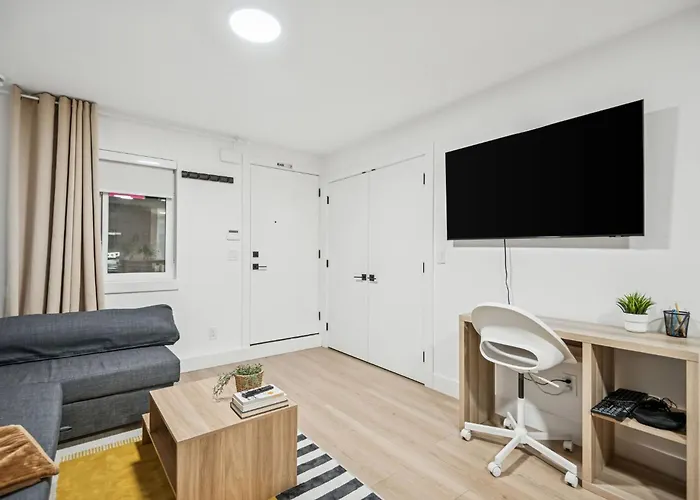Nest- Modern 2Br Basement Retreat In South Surrey